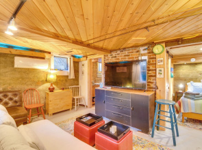 Explore CU! Unique Studio w/ Private Courtyard