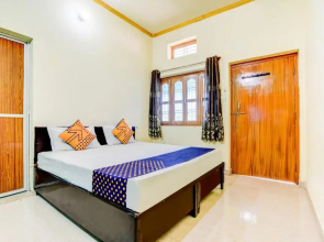 Usha Guest House by OYO Rooms