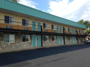 Super 8 by Wyndham Hazleton