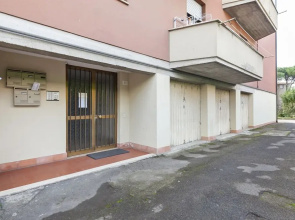 Pisa Hospital Apartment with Parking and Balcony