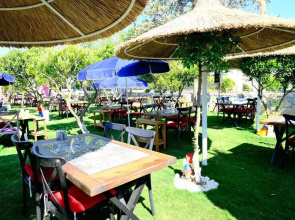 Mi̇ya Garden Ti̇ny House