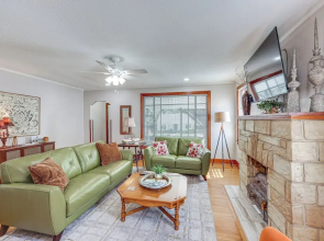 Walk to Oaklawn Racetrack: Hot Springs Getaway!