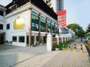 OYO 30084 Hotel Seagate