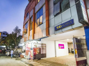 OYO 30579 Royal Palace Marina