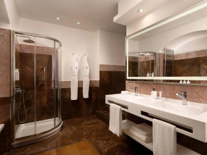 Sina Villa Medici, Autograph Collection