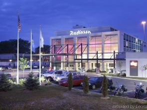 Delta Hotels by Marriott Milwaukee Northwest