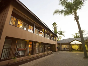Col-John Hotel