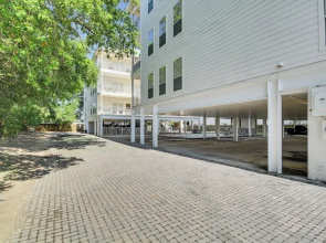 Bright Biloxi Condo: Walk to the Beach!