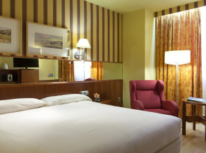 Отель Ilunion Les Corts Spa