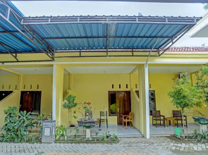 Puri Amalia by OYO Rooms