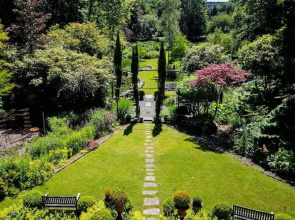 The Cors Country House
