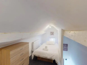 J Kyns Exclusive Apartment