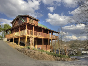 Blackberry Lodge 402 - Four Bedroom Cabin