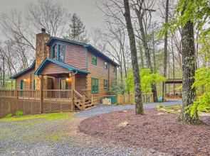 Blue Ridge Cabin w/ Hot Tub, Fire Pit, & Game Room