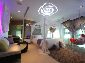 Maple House Riverside