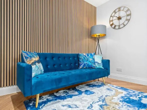 Stylish 4 Bed-town Centre