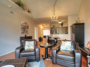 Discovery Bay Resort by Kelowna Resort Acc. - 80+ suites available