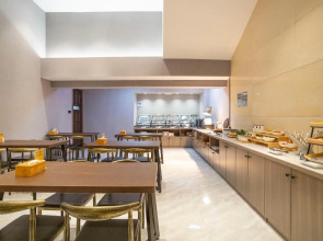Rujia Fairyland Hotel (Zhuji Downtown Area Qingyue City)