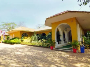 OYO 26799 Hotel Tourist