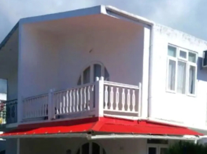 House With in Pereybere With Pool Access and Enclosed Gard