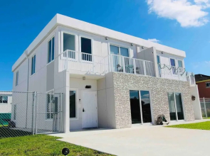 The Fanta Sea House - New and Modern close to MIA Zoo, Homestead Speedway & Entrance