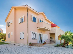 Beautiful Home in Barbat-rab With Wifi and 2 Bedrooms