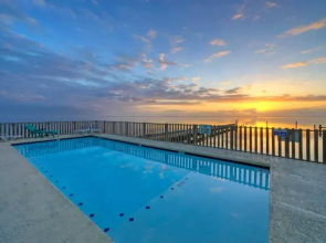 Sleeps 28 2 Homes w/ Boat Dock & Waterfront Pool Laguna Village Haven