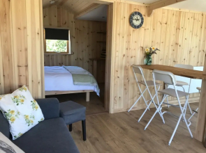 Orchard Glamping - Apartment Pod - Blossom