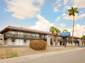 Days Inn & Suites by Wyndham Needles