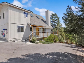 2048-chimney Peak Chalet 4 Bedroom Home by RedAwning