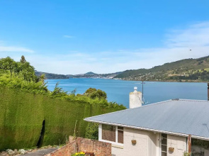 Macbay Retreat - Macandrew Bay Holiday Home