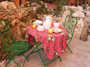 Arenada Private Rooms and Apartment sud