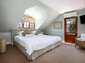 La Fontaine Guest House