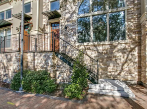 Beautifully furnished TownHome at shops
