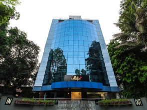 Collection O 30100 Deccan 8