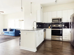 Lively West Congress Suites by Sonder