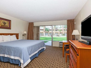 Days Inn by Wyndham Bakersfield