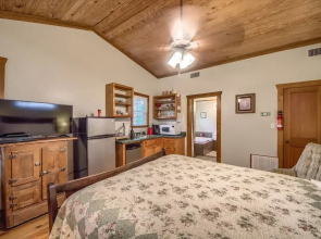 Annettes A And Waldrip 2 Bedroom Home by RedAwning
