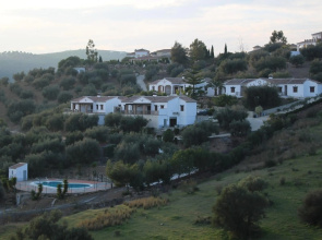 Serene Retreat in Lake Vinuela With Breathtaking Views