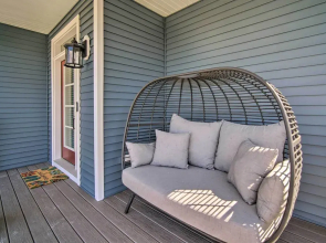 Gorgeous Newly Built Home: Golf Course View!