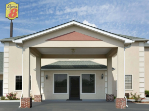 Super 8 by Wyndham Chatsworth/Dalton