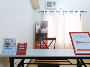 RedDoorz @ 77 Travellers Inn Malolos Bulacan