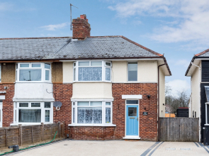 Tasteful 3-BR House -Private Parking Florence Park