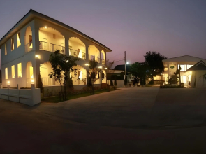 Banlomnow Hotel