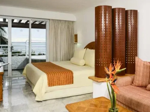 Sunset Lagoon, Cancún, Mexico