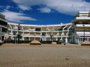 Apartamento a pie de playa, climatizado y parking
