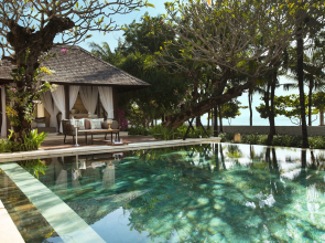The Royal Santrian Hotel