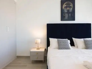Luxury 1BR with stunning skyline views of Dubai