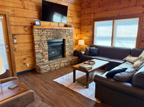 Hunter Hills Haven - Secluded Luxe Cabin Getaway With Mountain Views Spa Hot Tub Game Room