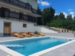 Secluded Holiday Home with Hot Tub in Kozji Vrh